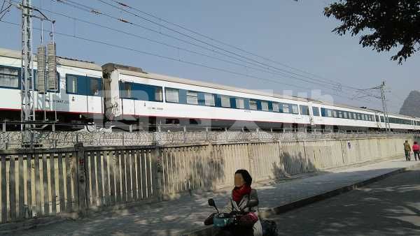 关于高速列车车外噪声震动及声源的分析(1)