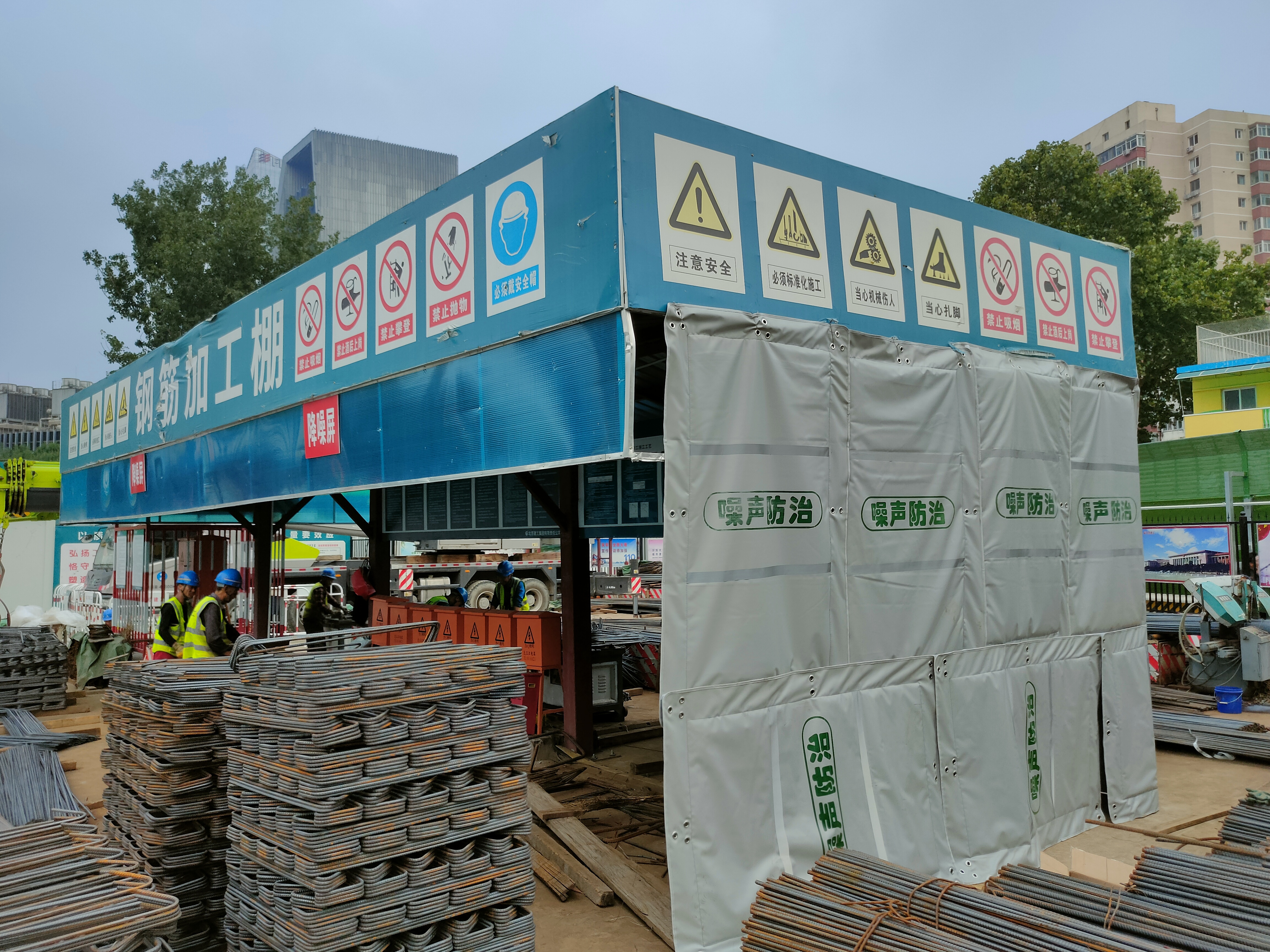 北京某建筑工地隔声降噪软门帘应用(图2)